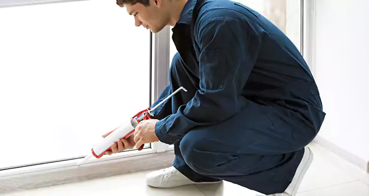 Window Glass Caulk Repair in Golden Gate, FL